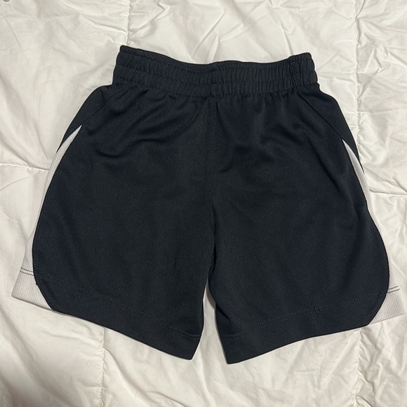 NiKE BOYS DRi-FiT SHORTS // 4T (GREY & BLACK/WHiTE) & 3T (BLUE & YELLOW) - Picture 8 of 10